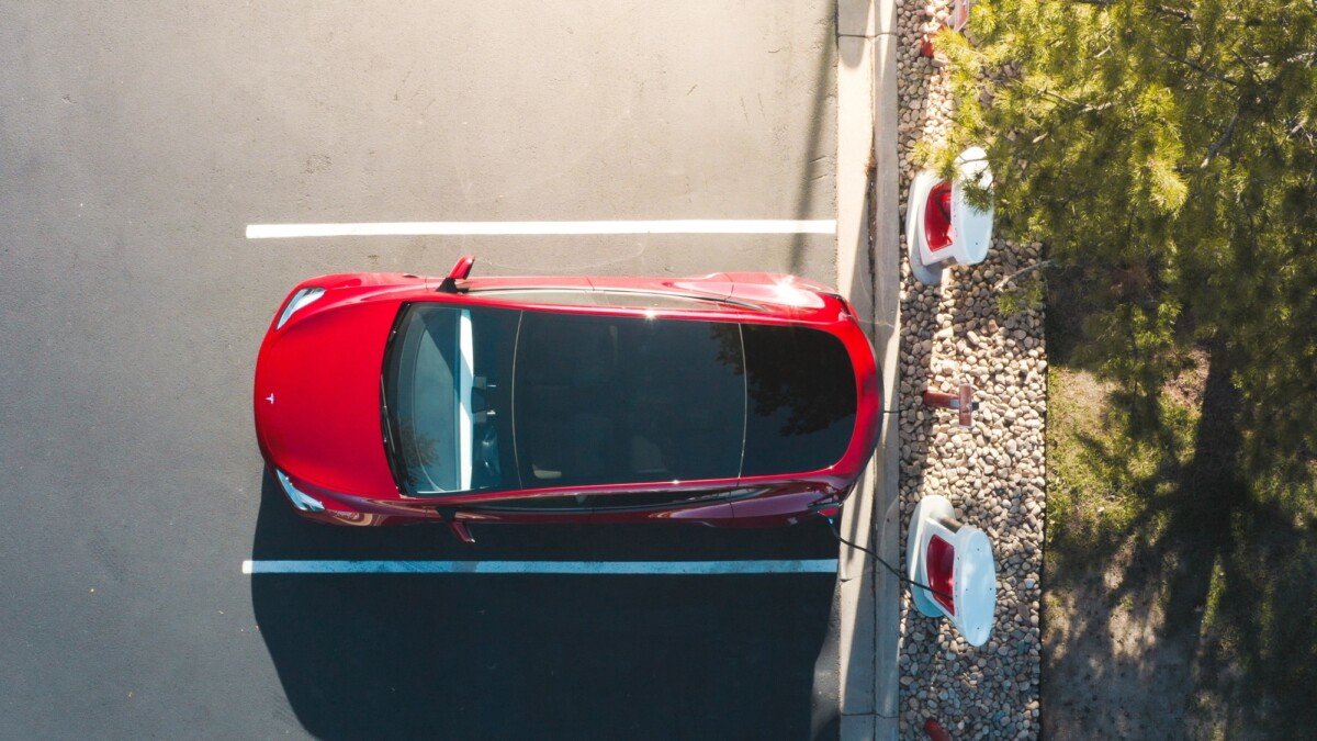 Here are some of Tesla's new features that will make parking your car easier: